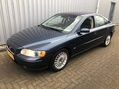 Volvo S60 - 2.4D Momentum NIEUWSTAAT/NAVI-VOLVO/KOOPJE/DEALERONDERHOUDEN/EXPORT - 1