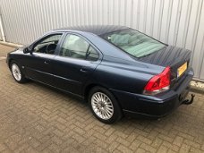 Volvo S60 - 2.4D Momentum NIEUWSTAAT/NAVI-VOLVO/KOOPJE/DEALERONDERHOUDEN/EXPORT