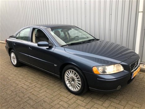 Volvo S60 - 2.4D Momentum NIEUWSTAAT/NAVI-VOLVO/KOOPJE/DEALERONDERHOUDEN/EXPORT - 1