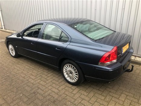 Volvo S60 - 2.4D Momentum NIEUWSTAAT/NAVI-VOLVO/KOOPJE/DEALERONDERHOUDEN/EXPORT - 1