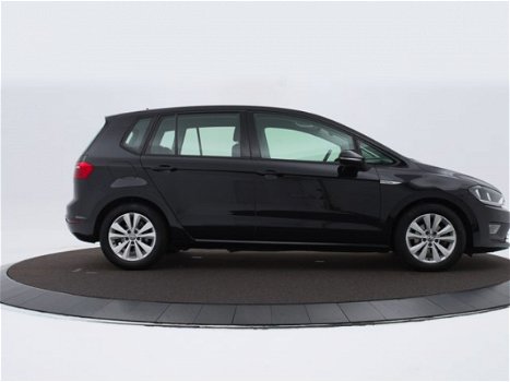 Volkswagen Golf Sportsvan - 1.0 Tsi 115pk Comfortline | Navigatie | Clima | P-Sensoren | Trekhaak | - 1