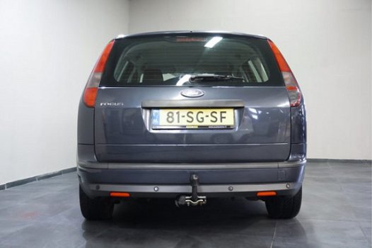 Ford Focus Wagon - 1.6-16V Futura - 1