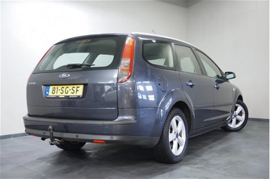 Ford Focus Wagon - 1.6-16V Futura - 1