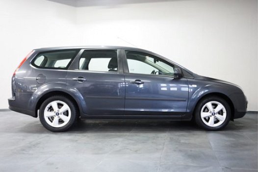 Ford Focus Wagon - 1.6-16V Futura - 1