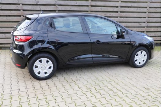 Renault Clio - 0.9 TCe Eco2 Expression Airco / Cruise / Navi / 6 Maand Bovag Garantie - 1