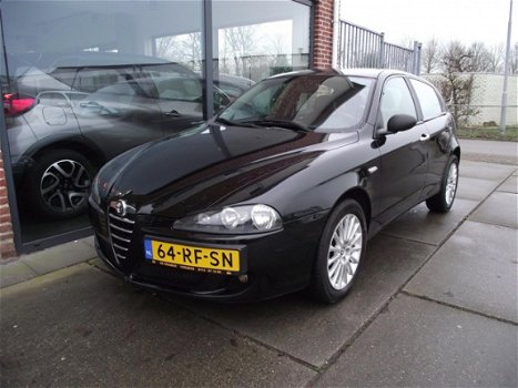 Alfa Romeo 147 - 1.6 T.Spark Veloce Distinctive - 1