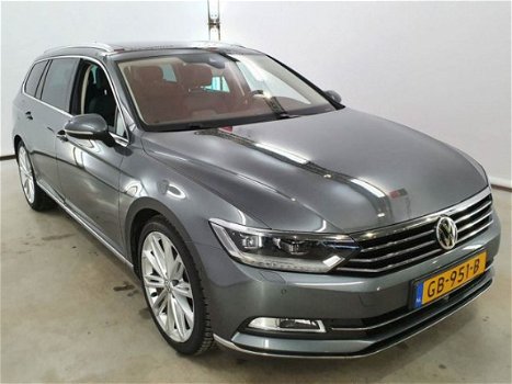 Volkswagen Passat Variant - 2.0 TDI DSG Highline 19inch/Panorama/Leer/Dynaudio 1e Eigenaar - 1