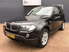 BMW X3 - 2.0i Business Line XDrive [LEER-NAVI-PDC]