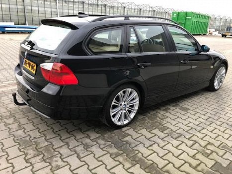 BMW 3-serie Touring - 320i Business Line Navigatie, Leerbekleding, Cruise controle, Airco auto - 1