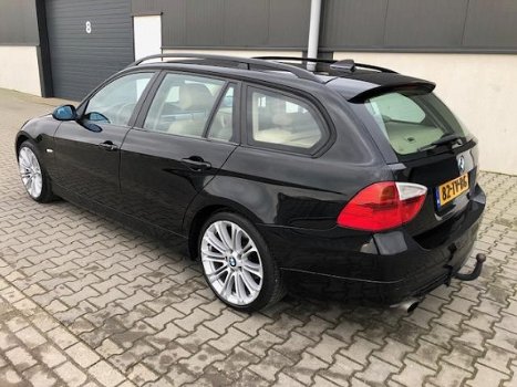 BMW 3-serie Touring - 320i Business Line Navigatie, Leerbekleding, Cruise controle, Airco auto - 1