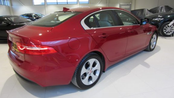 Jaguar XE - 2.0 Prestige - 1