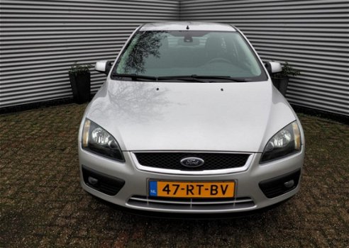 Ford Focus Wagon - 1.6 16V Futura AIRCO CRUISE TREKHAAK - 1