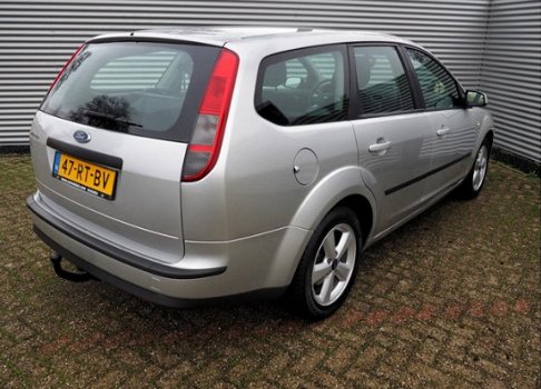 Ford Focus Wagon - 1.6 16V Futura AIRCO CRUISE TREKHAAK - 1