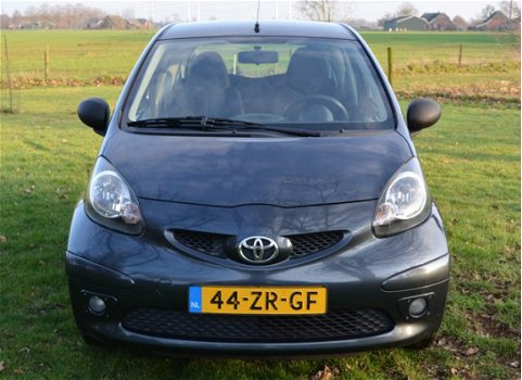 Toyota Aygo - 1.0-12V + | 68PK | APK 12-2020 | All Season banden - 1