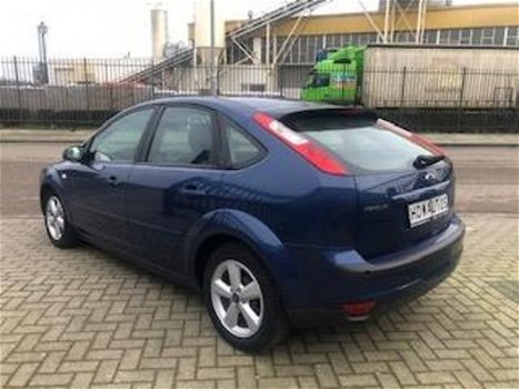 Ford Focus - 1.6-16V Futura - 1