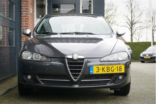 Alfa Romeo 147 - 1.9 JTD Impression | LEDER | NAVI | PDC | DEALERONDERHOUDEN - 1