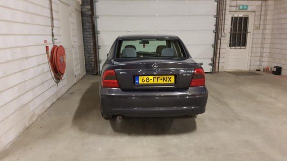 Opel Vectra - 1.6-16V Business Edition NAP 2e eigenaar Airco APK - 1