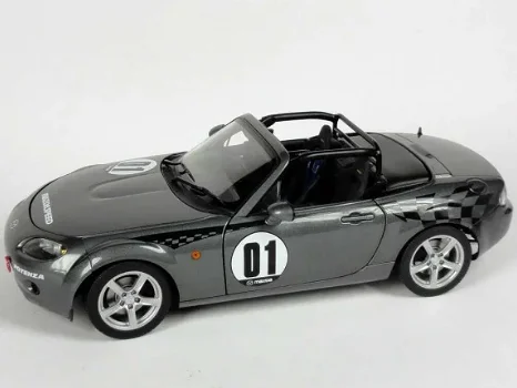 1:18 AUTOart 2006 Mazda MX-5 Roadster #01 NC NR-A galaxy grey RHD - 1