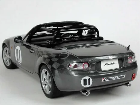 1:18 AUTOart 2006 Mazda MX-5 Roadster #01 NC NR-A galaxy grey RHD - 2