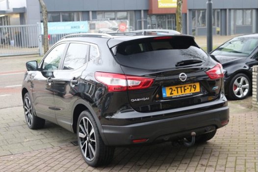 Nissan Qashqai - 1.6 dCi Tekna Leder , Navigatie Cruise Control en Panoramadak Zondag a.s. open - 1