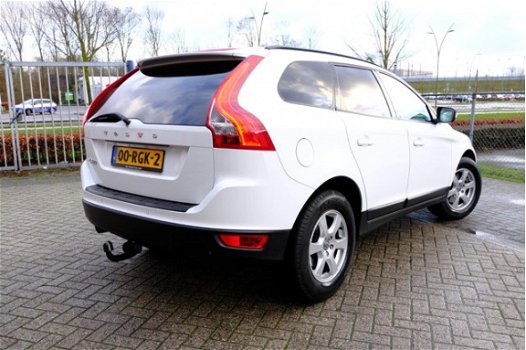 Volvo XC60 - 2.0 D3 Kinetic Automaat Led-dagrij/Navi/Clima - 1