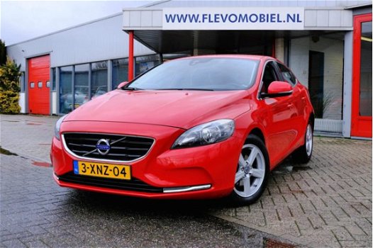 Volvo V40 - 1.6 D2 Momentum Business Navi/Clima/LMV/PDC - 1