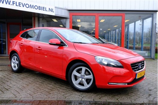 Volvo V40 - 1.6 D2 Momentum Business Navi/Clima/LMV/PDC - 1