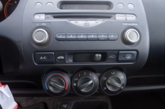 Honda Jazz - 1.4 LS airco trekhaak nw apk 26-02-2021 - 1