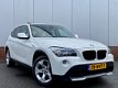 BMW X1 - sDrive18i Exe | Aut | Panoramadak | Xenon - 1 - Thumbnail