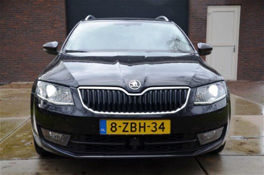 Skoda Octavia Combi - 1.4 TSI Greentech Elegance Businessline Xenon/Pdc/Ecc/Navi/Panoramadak/Stoelve - 1