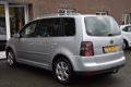 Volkswagen Touran - 2.0 16V FSI HIGHLINE - 1 - Thumbnail