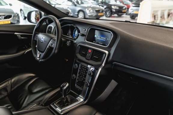 Volvo V40 - D2 R-Design, Business Pack, Plus en Luxury Line - Afbeelding 4