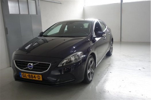 Volvo V40 - 2.0 D2 Momentum Business complete historie, pdc, navigatie, bluetooth, usb, aux, - 1