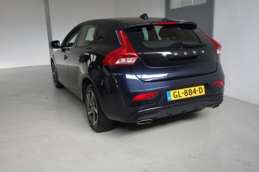 Volvo V40 - 2.0 D2 Momentum Business complete historie, pdc, navigatie, bluetooth, usb, aux, - 1