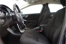 Volvo V40 - 2.0 D2 Momentum Business complete historie, pdc, navigatie, bluetooth, usb, aux,