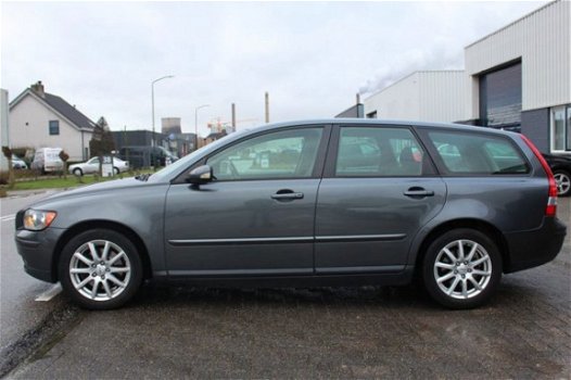 Volvo V50 - 2.0D Momemtum + Ecc + Pdc + Lmv + Trekhaak - 1