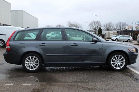 Volvo V50 - 2.0D Momemtum + Ecc + Pdc + Lmv + Trekhaak - 1