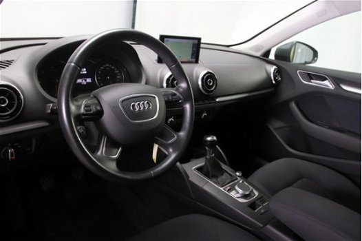 Audi A3 Sportback - 1.6 TDI ultra Edition 6-bak Navigatie Pro Climate Control Parkeersensoren - 1