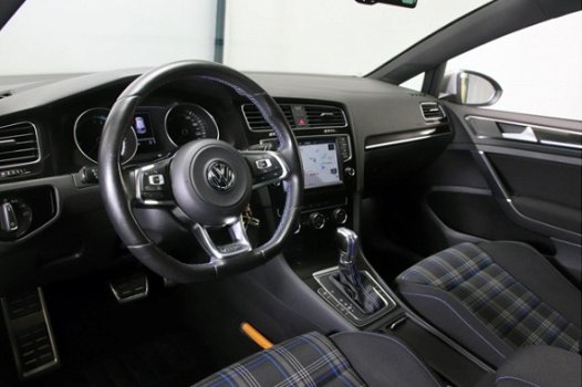 Volkswagen Golf - 1.4 TSI 204pk GTE DSG LED DAB+ Panoramadak App-Connect ParkAssist - 1
