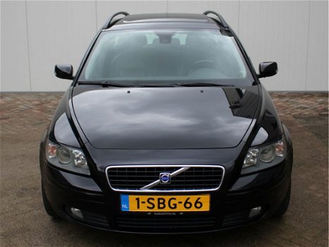 Volvo V50 - 2.4 Automaat Momentum Leder Clima Schuifdak - 1