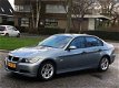 BMW 3-serie - 320i High Executive 2006 6-bak IDrive Navi PDC Cruise control Rijdt keurig - 1 - Thumbnail