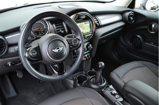 Mini Mini Cooper - Hatchback Serious Business / Comfort access/ LED koplampen/ Navigatie - 1