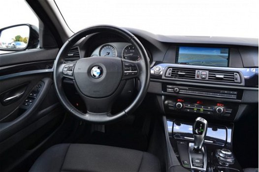 BMW 5-serie - 523i Executive / Automaat/ Active Cruise Control/ Navigatie Professional - 1