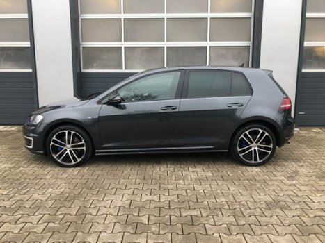 Volkswagen Golf - 1.4 TSI GTE Business Edition Connected R - 1