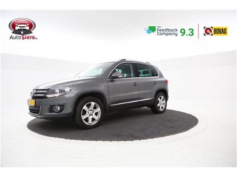 Volkswagen Tiguan - 2.0 TDI Track&Field 4Motion Panoramadak, leer, trekhaak hoge instap, caravantrek - 1