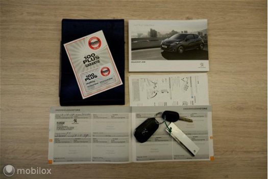 Peugeot 208 - 1.2 110PK 5 Drs. Allure nav/tel/dab/ecc/pdc/lmv16 - 1