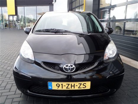 Toyota Aygo - 1.0-12V + 5-drs 93.000 km - 1