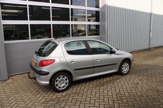 Peugeot 206 - 1.6-16V Gentry 5 Deurs 66.079 KM Boekje Zeer nette auto - 1