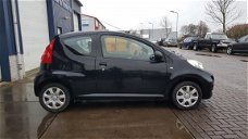 Peugeot 107 - 1.0-12V XR Zwart, geleverd met nieuwe APK