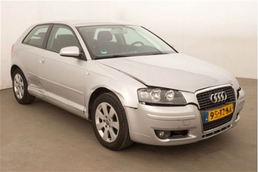 Audi A3 - 1.6 FSI Attraction Clima - 1